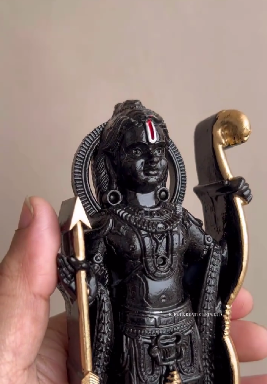 shri ram lala with ayodhya mandir